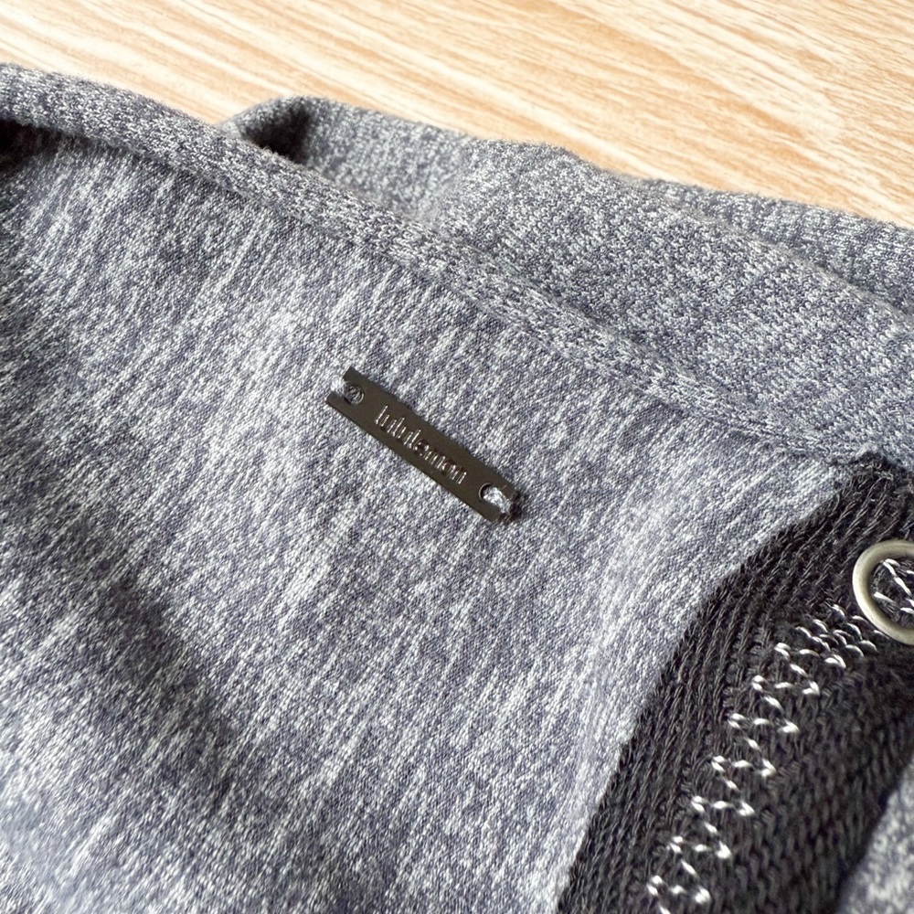 Lululemon vinyasa scarf, charcoal/black - Picture 2 of 4